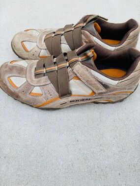 Skechers Men’s Brown & Orange Strap Athletic Sneakers size 10.5